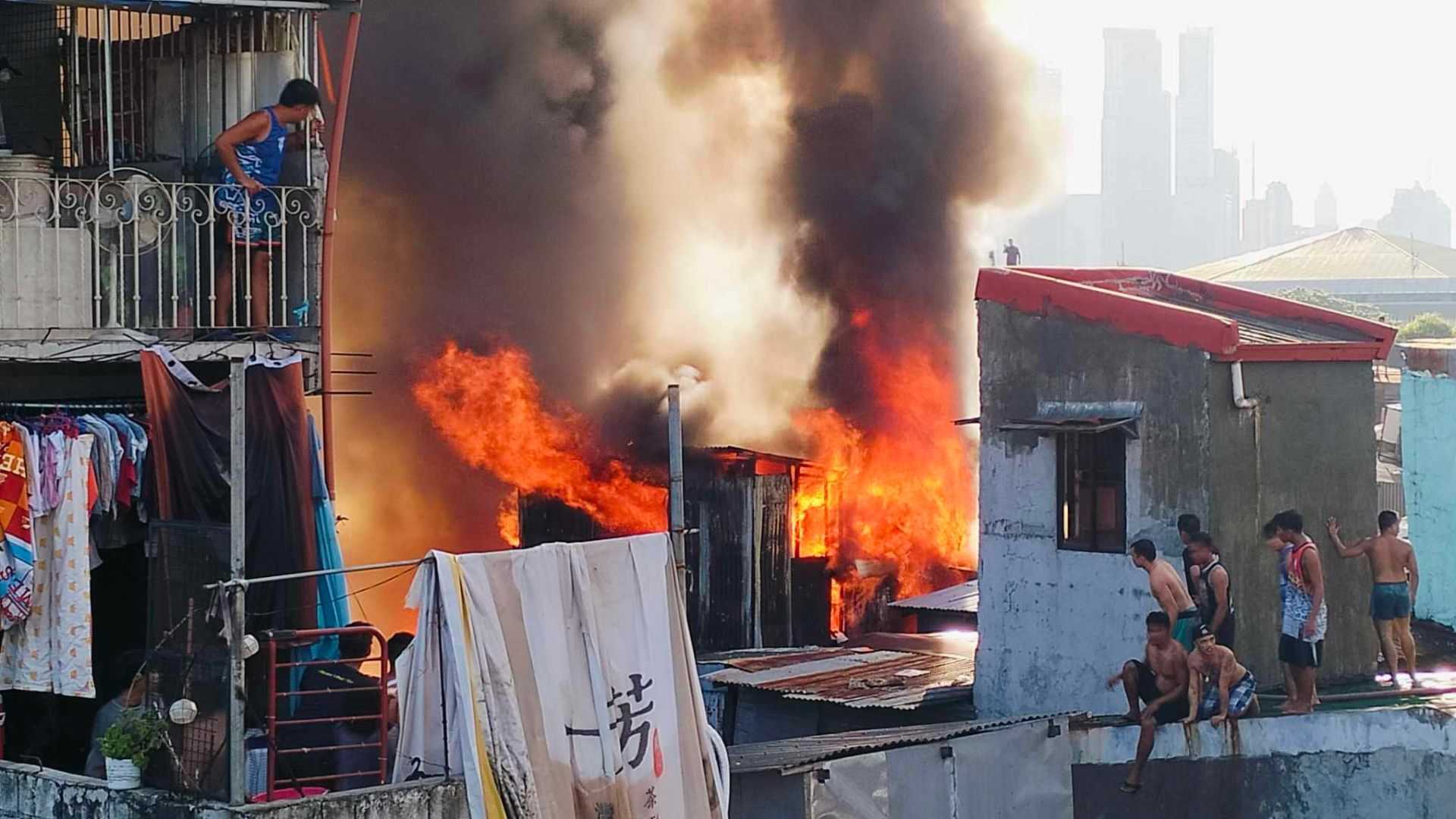 Over 300 families displaced by fire in Sta. Ana, Manila