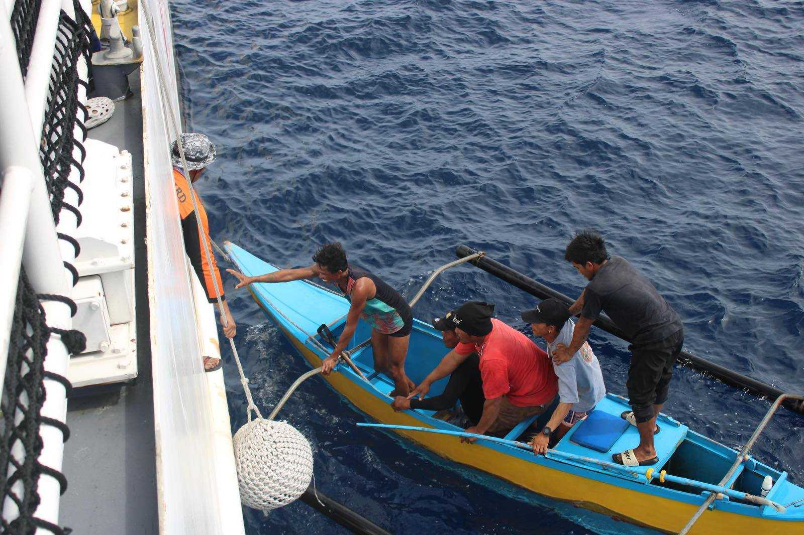 PCG rescues 12 fishermen stranded due to mechanical failure in Palawan