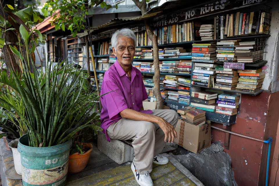 Philippine 'library home' stacked with books to inspire reading