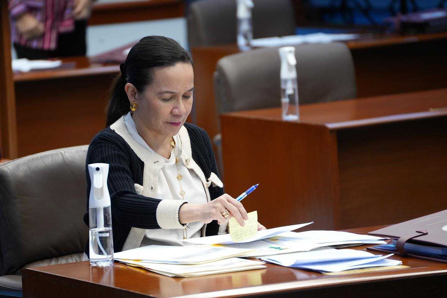 Sen. Poe pushes for ‘live selfie requirement' for SIM card registration