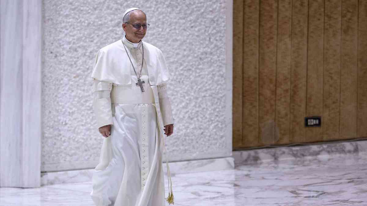 Pope Leo tells diplomats the dignity of migrants must be respected