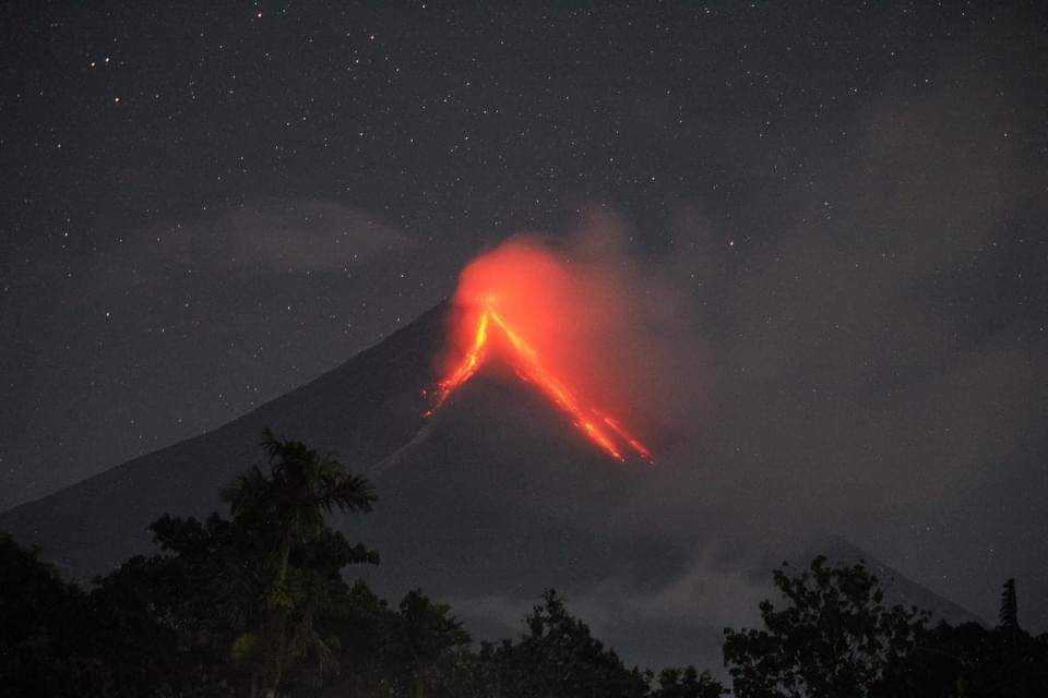 Phivolcs considers raising Mayon Volcano alert level to 4