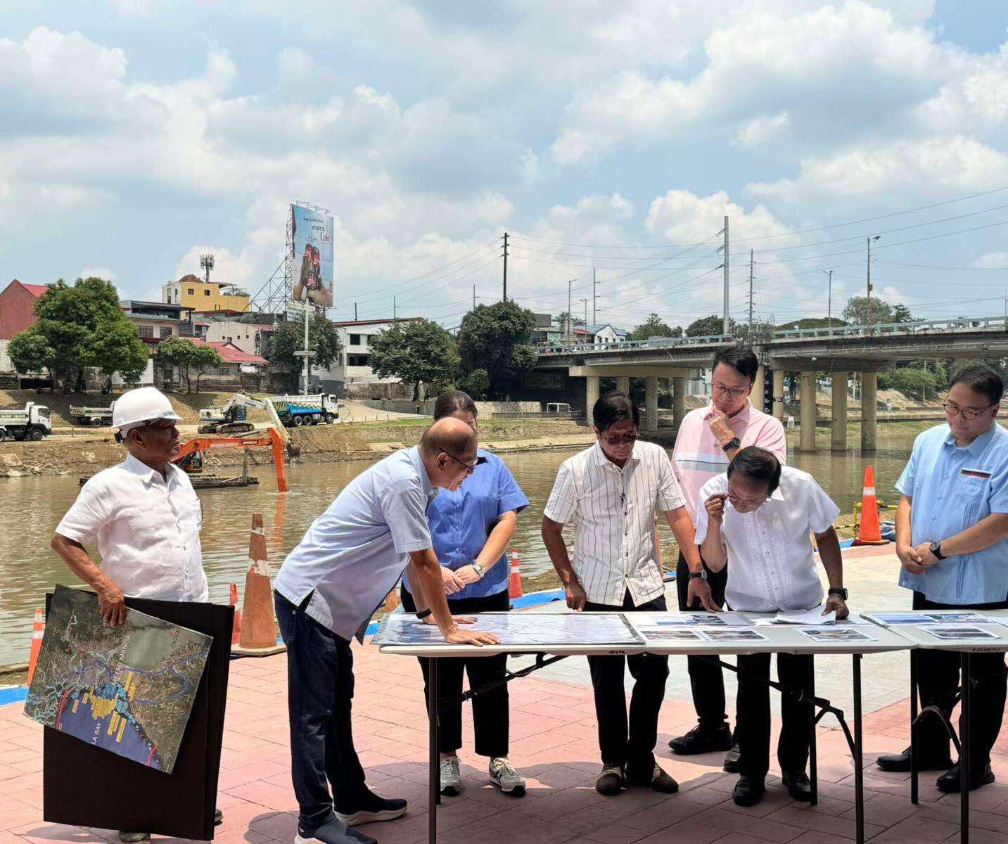 Marcos inspects Pasig–Marikina River improvement project