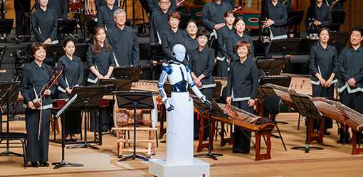 Robot takes podium as orchestra conductor in Seoul
