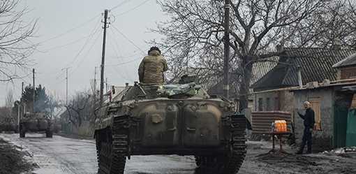 Russia tries to close ring on Bakhmut as Ukrainians resist
