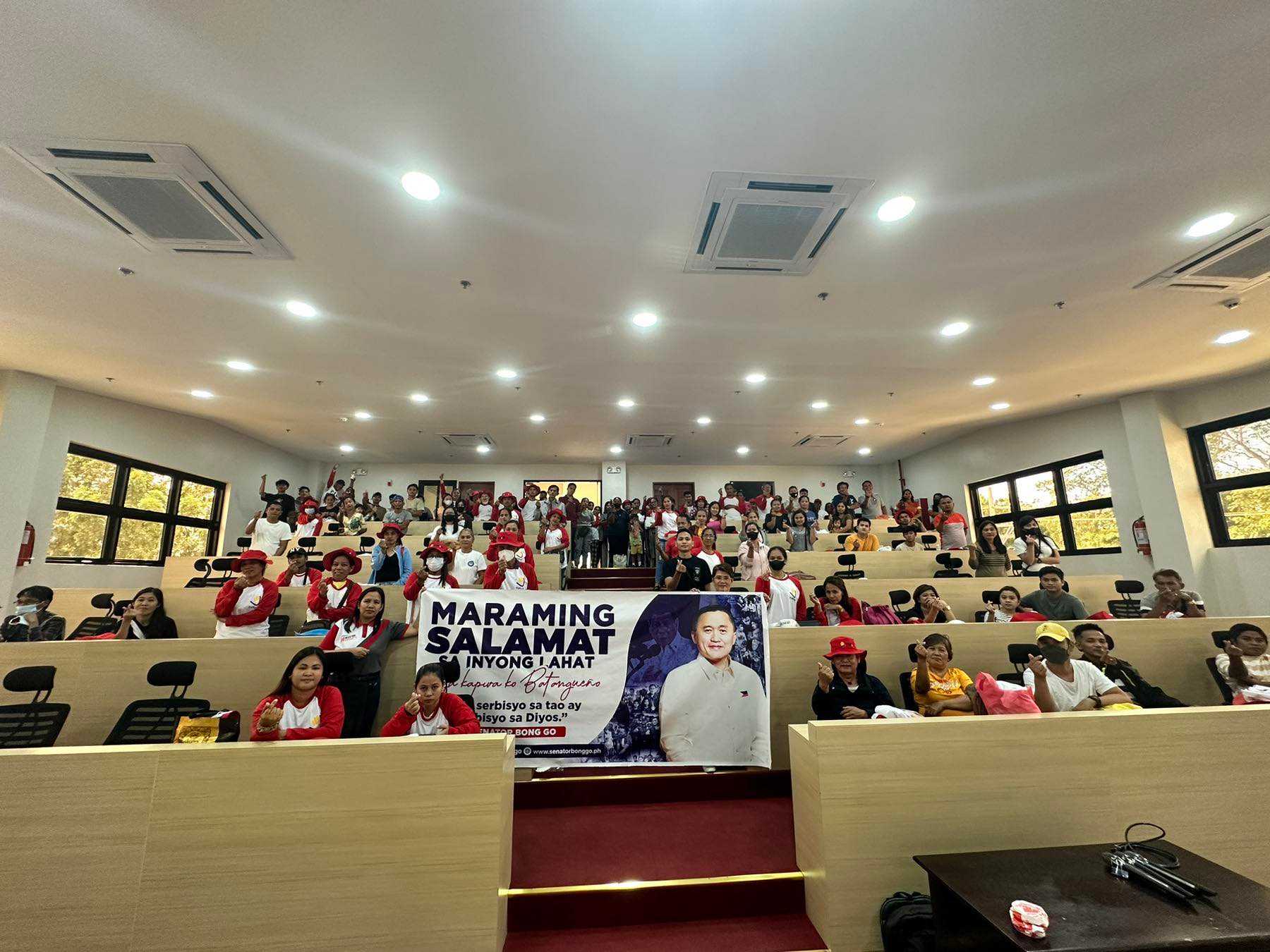 Sen. Go provides aid to displaced workers in Lipa City, Batangas,