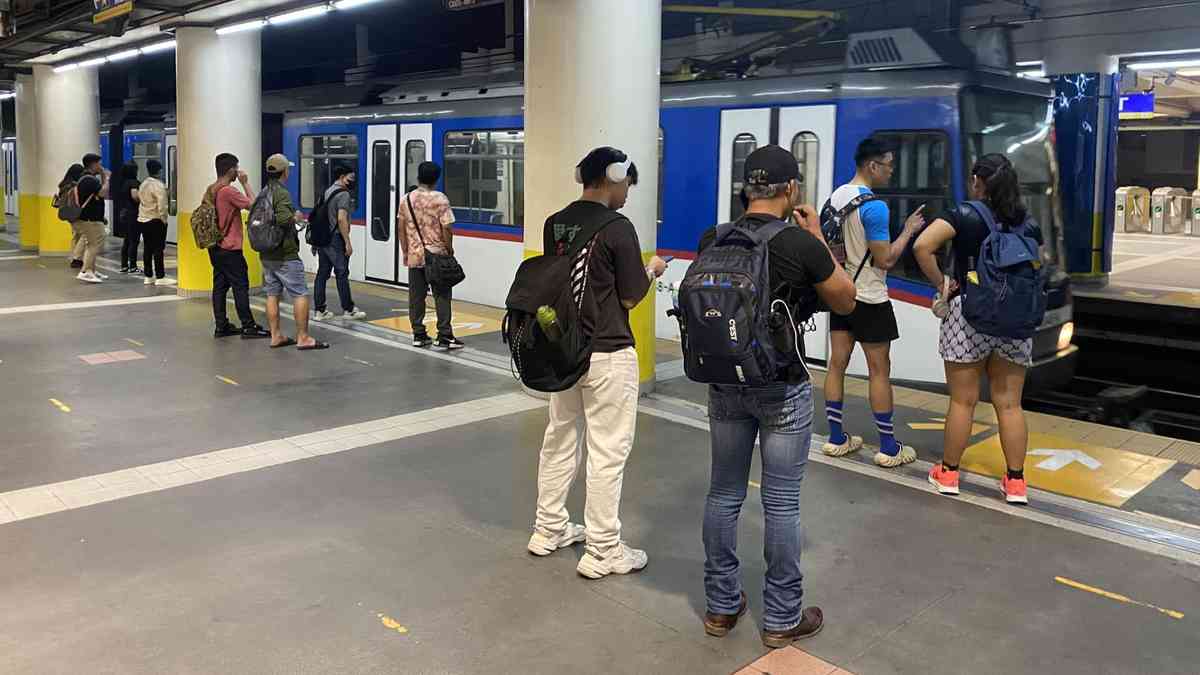 Senior citizens, PWDs to get 50% fare discounts in MRT, LRT