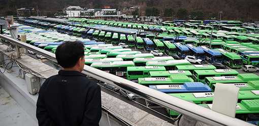 Seoul bus drivers end strike after city agrees to wage increase