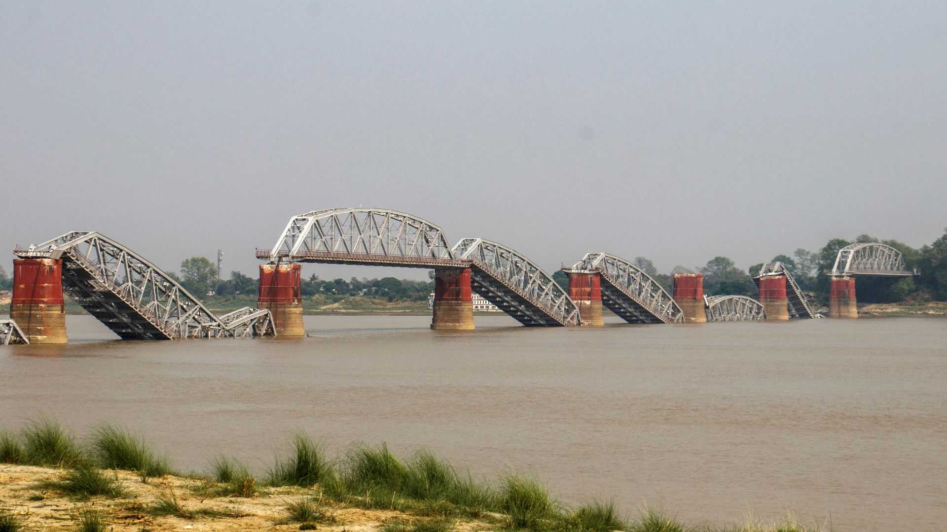 Signs of life detected in quake-struck Bangkok skyscraper; death toll tops 2,000