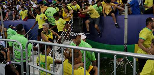 Soccer-Violent clashes mar Brazil v Argentina World Cup qualifier