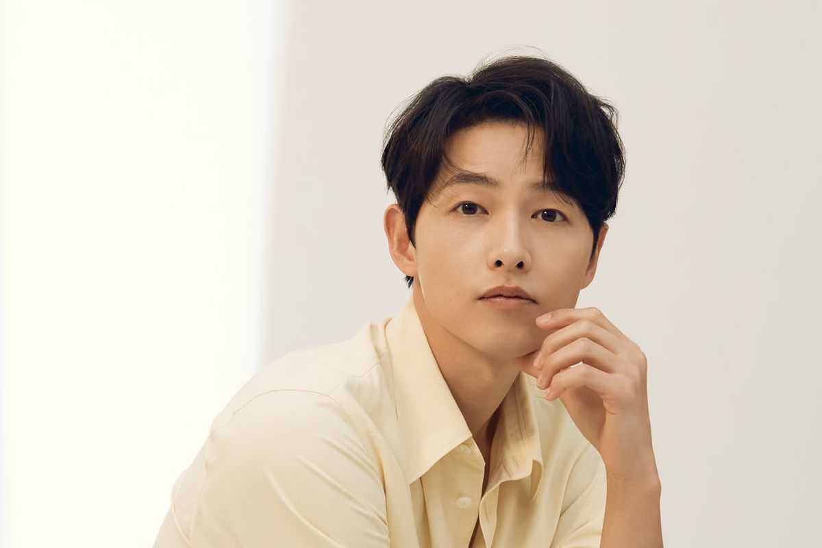 Song Joong-Ki announces marriage, expects first child with Katy Louise Saunders