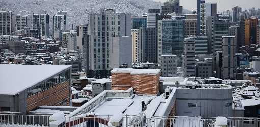 South Korea battles second day of heavy snow; five dead