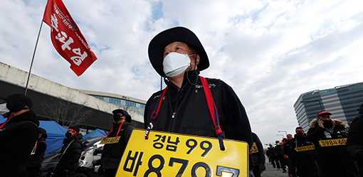 South Korea considers ordering more truckers back to work