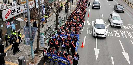 South Korea police launch raid on doctors' association over walkout