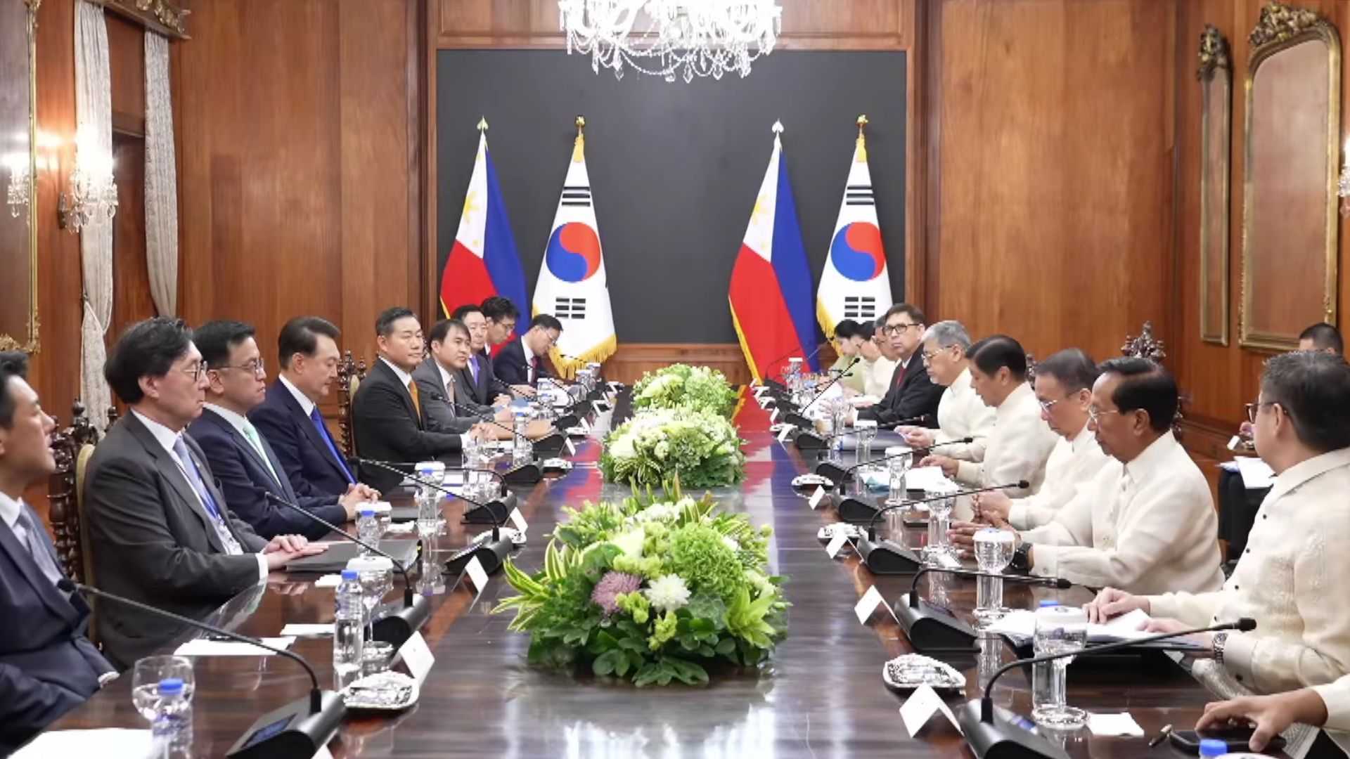 South Korean President Yoon Suk Yeol visits Malacañang for bilateral meeting with PBBM