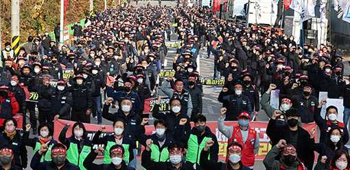 Still no deal with South Korea's striking truckers as gap remains