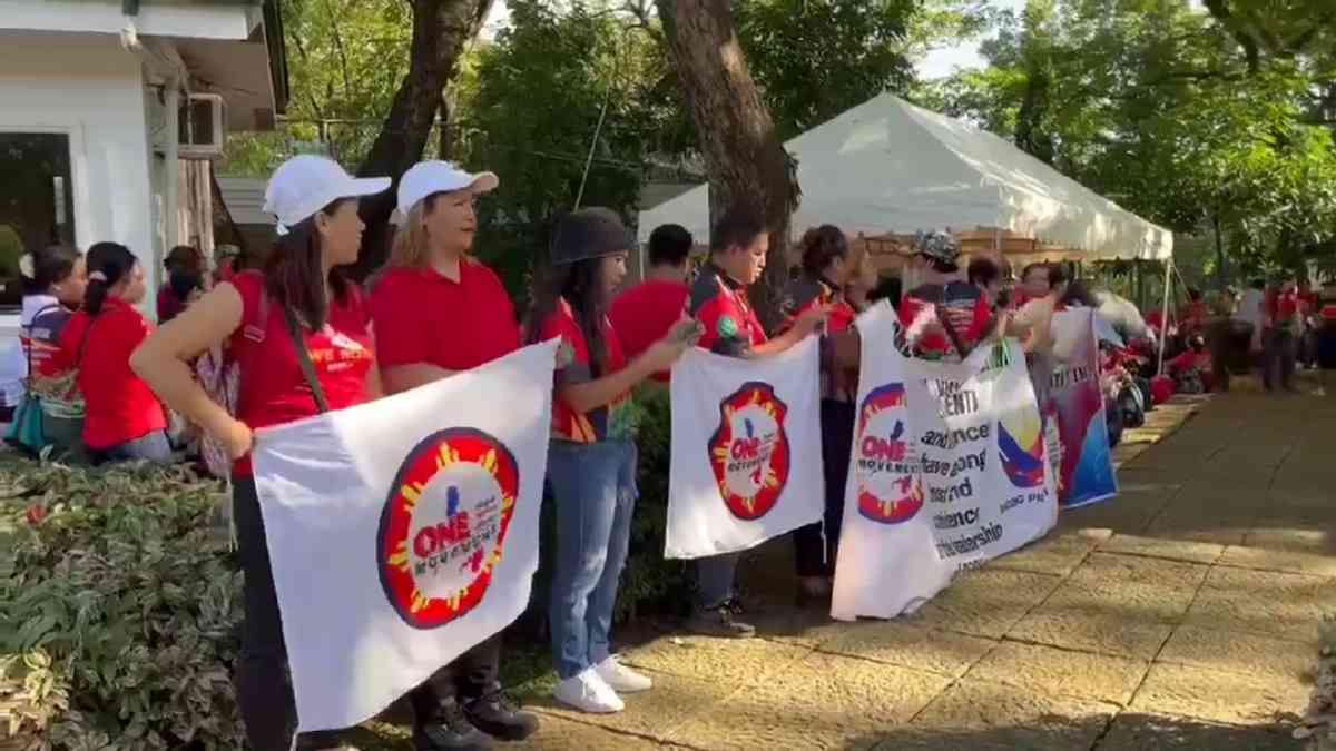 Supporters, family visit ex-President Ferdinand Marcos Sr.'s grave during #Undas2024