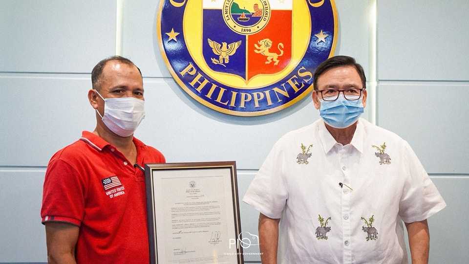 Taxi driver returns passenger’s bag containing P2.4M cash in Iloilo