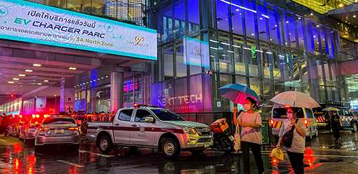 Thailand aims to restore tourist confidence after mall shooting