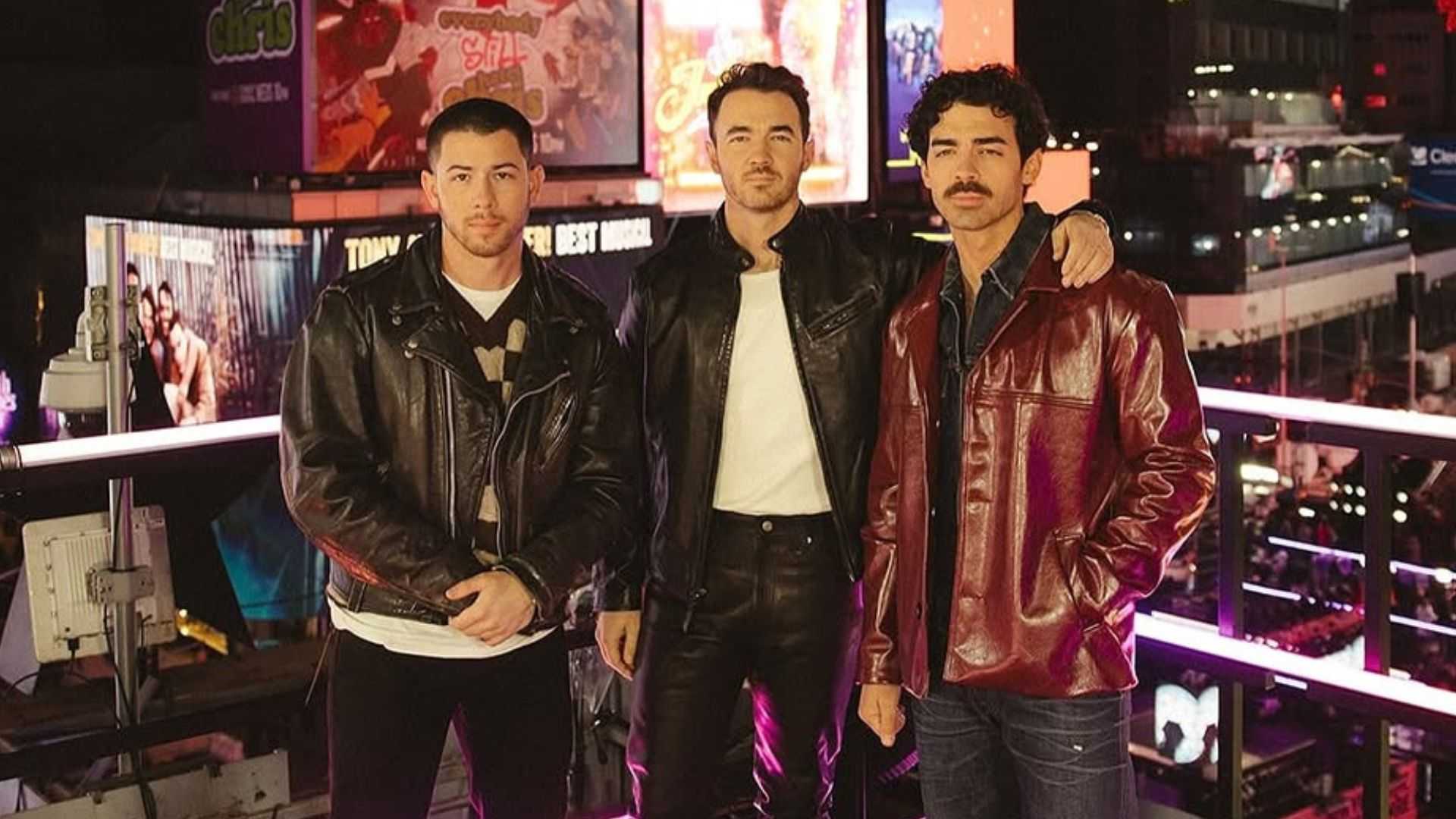 The Jonas Brothers are returning to the Mouse House (Disney+) for a new Christmas movie!