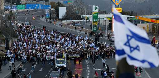 Thousands join Israeli hostage families in march on Jerusalem
