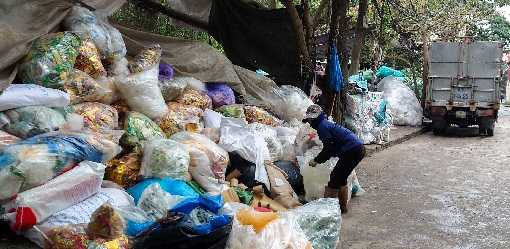 Top importer Vietnam struggles to recycle plastic waste