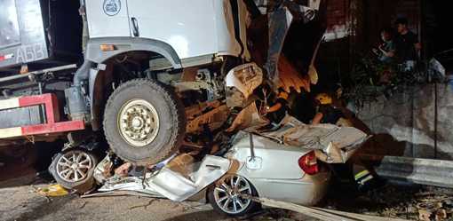 Four dead after truck runs over car in Olongapo City
