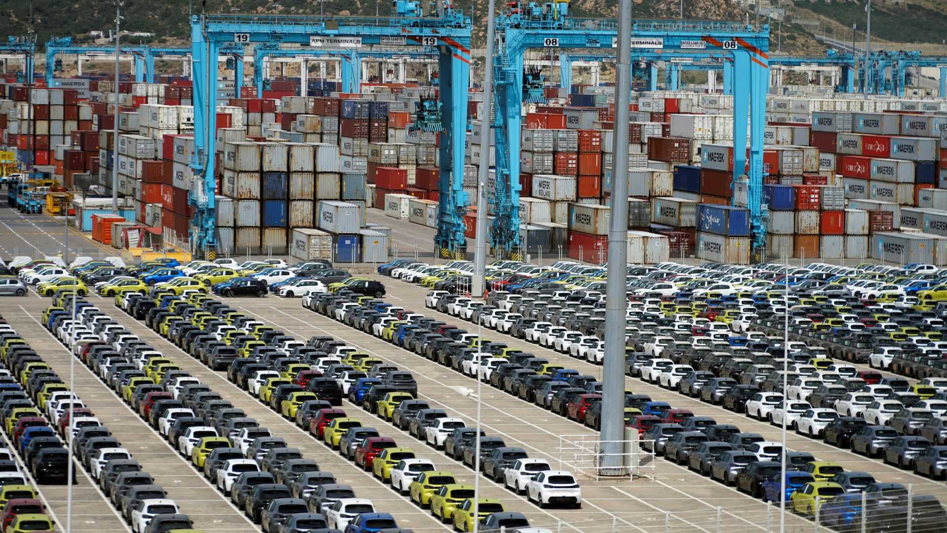 Trump drives trade war fears with new autos tariffs