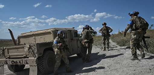 Ukrainian soldiers hope for Western arms to speed up counteroffensive