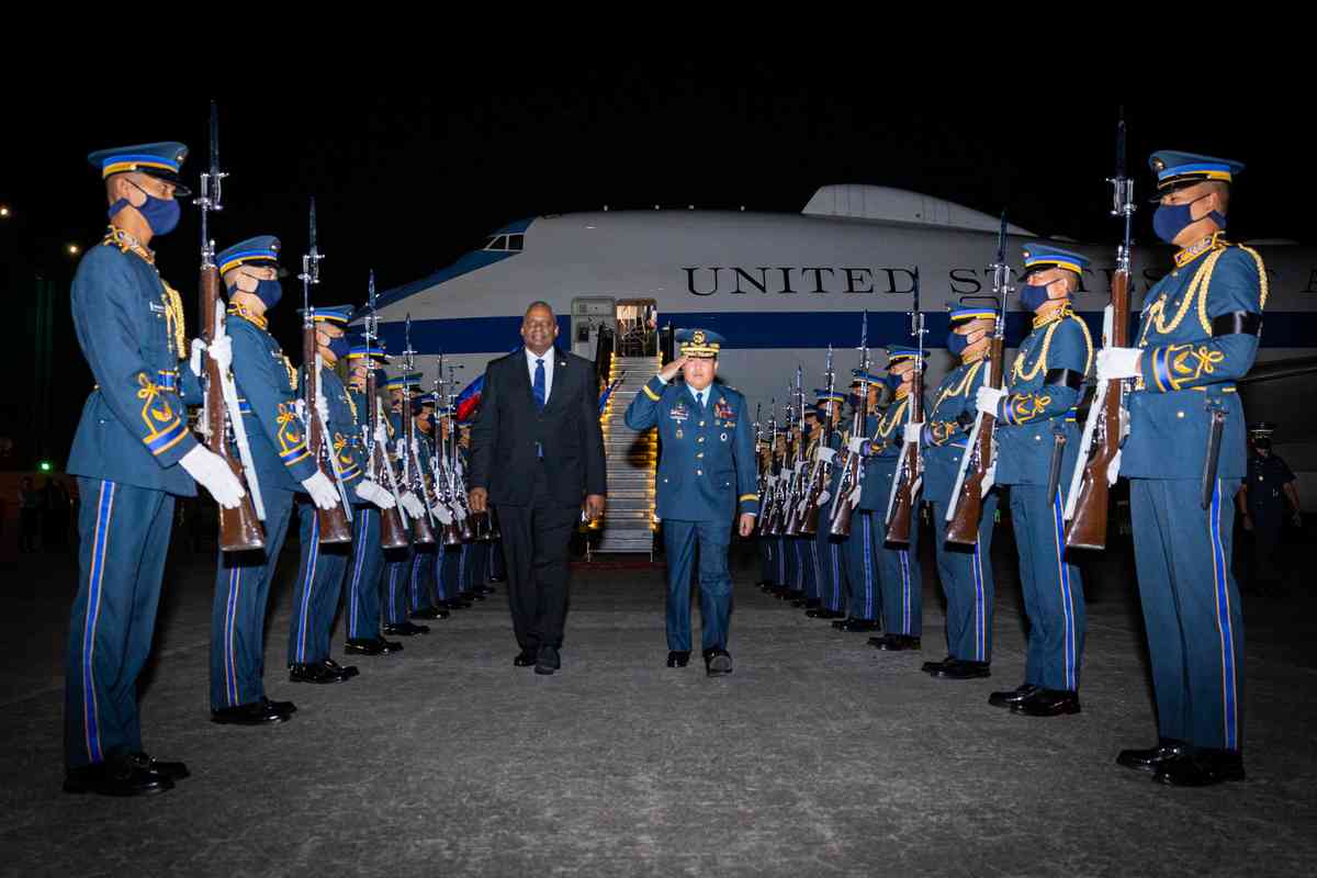 US Defense chief Lloyd Austin arrives in PH; to meet Prez Marcos, Galvez