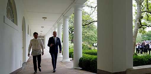 US stands with Philippines against Chinese 'intimidation' in S. China Sea - official