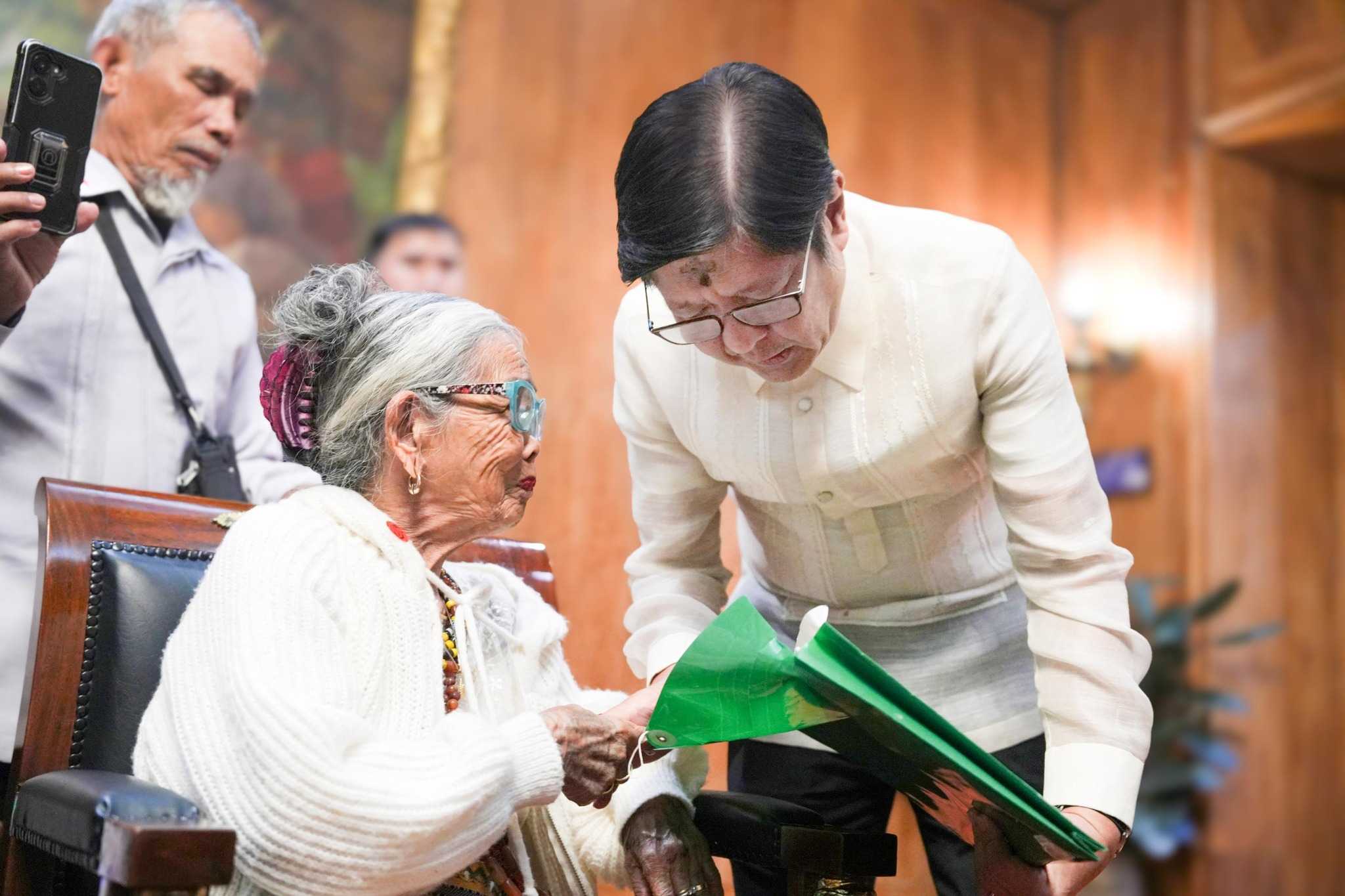 Apo Whang-od receives Presidential Award for contribution to PH arts